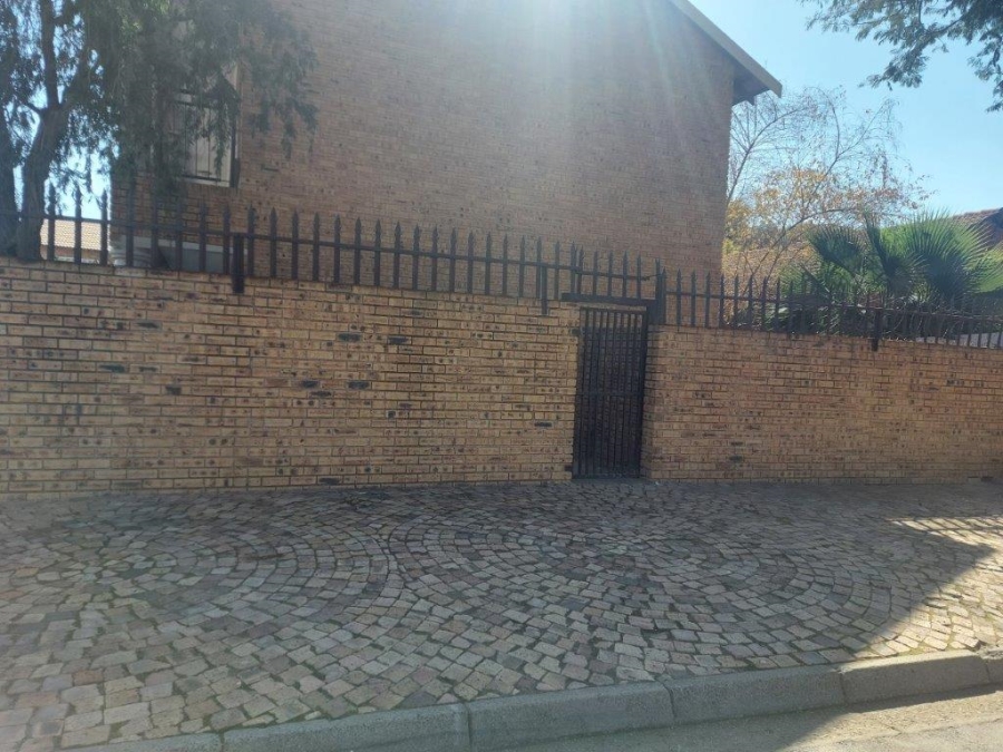 2 Bedroom Property for Sale in Rustenburg Central North West